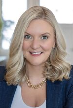 Real Estate Agent Alexis Peters